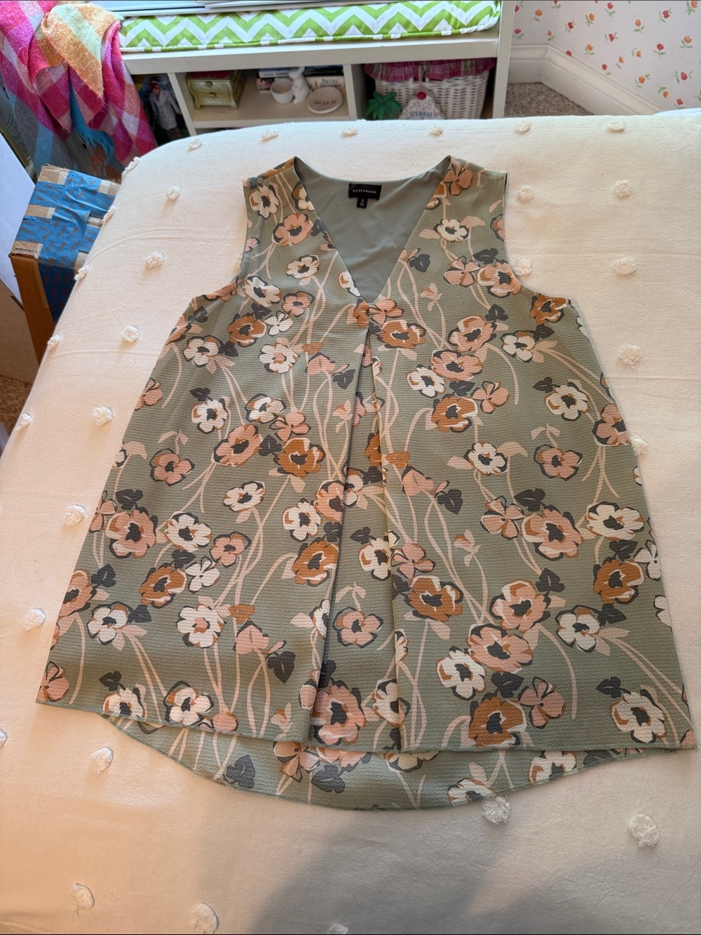 Buckle Black Sleeveless V-Neck Floral Tank Top - Sage Green